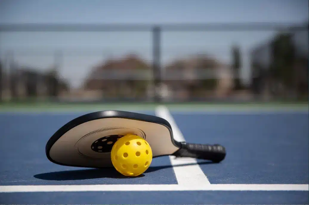 Guide to Selecting the Best Pickleball Paddle for Beginners